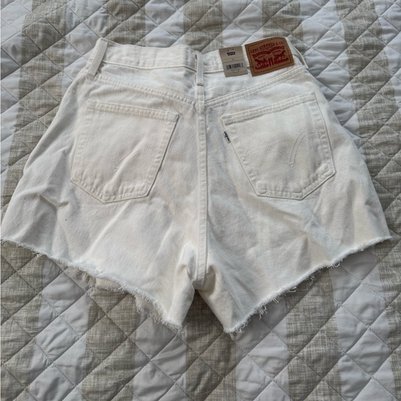 LEVIS HIGH WASTED MOM SHORTS NWT - Picture 3 of 6